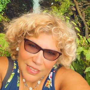 Meet your Posher, Cecilia